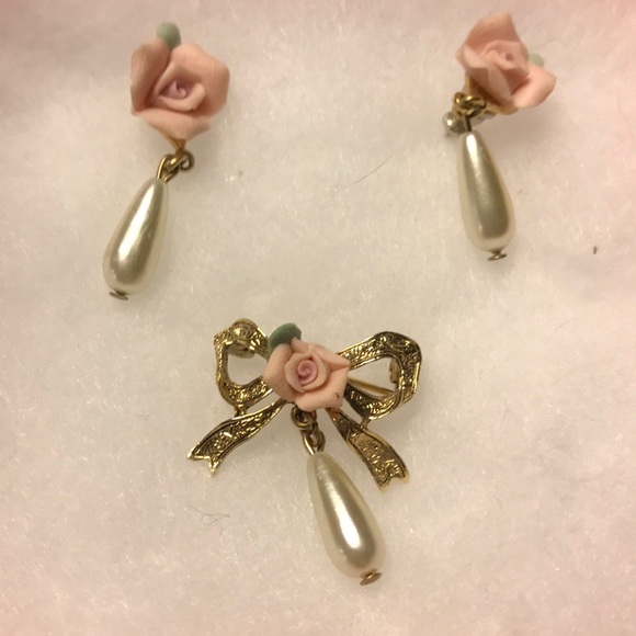 Pink rose earrings and pin - Picture 2 of 2